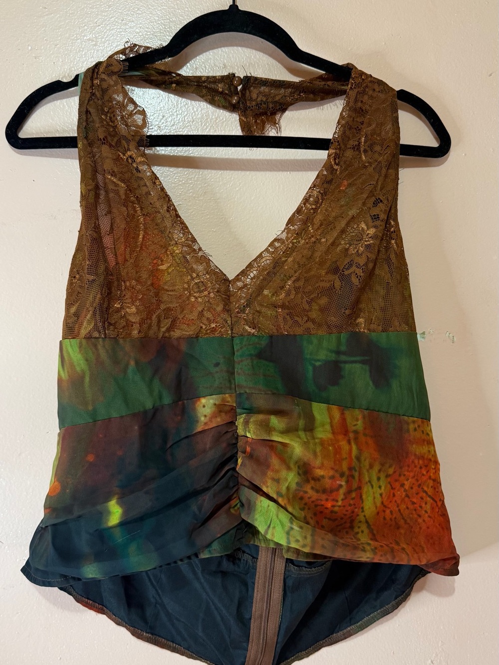PrettyLittleThing Lace Halter Crop Top Abstract Print – US 12